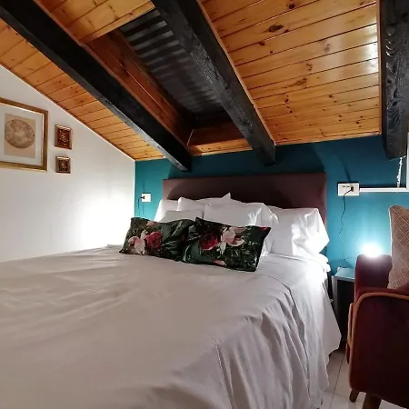 Mercanti Attic 2